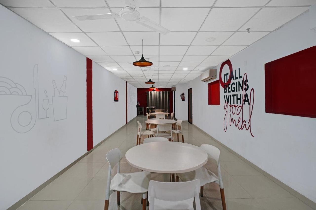 Treebo Wow, Surat Station Hotell Eksteriør bilde