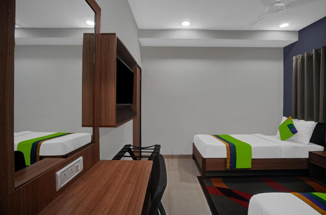 Treebo Wow, Surat Station Hotell Eksteriør bilde
